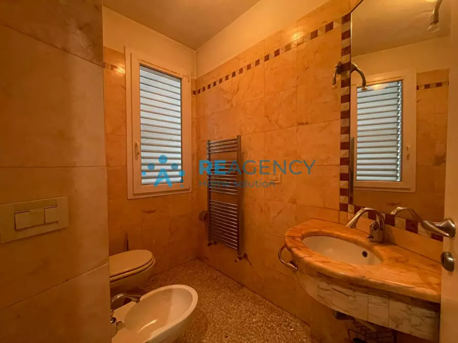 Immagine 18 di Villa in vendita  a Caldogno