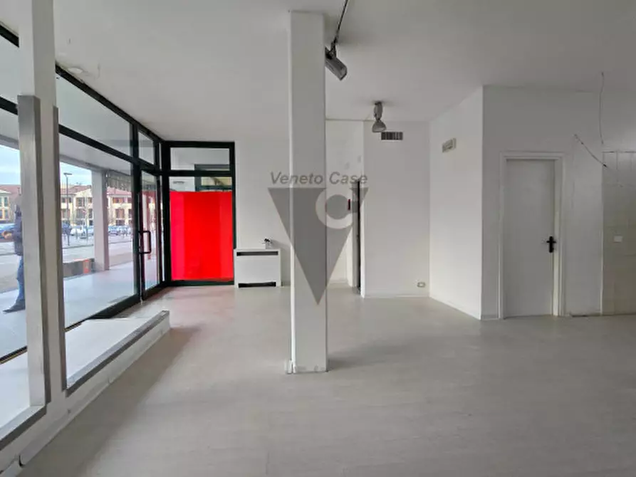 Immagine 3 di Negozio in vendita  in Viale pisani 6 a Fosso'