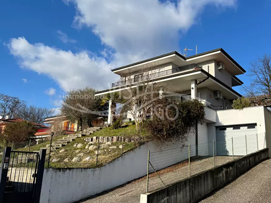 Immagine 1 di Villa in vendita  in Via Faì 31 Montano Lucino a Montano Lucino