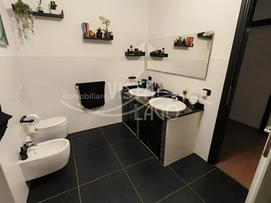 Immagine 10 di Villa in vendita  in Via Faì 31 Montano Lucino a Montano Lucino