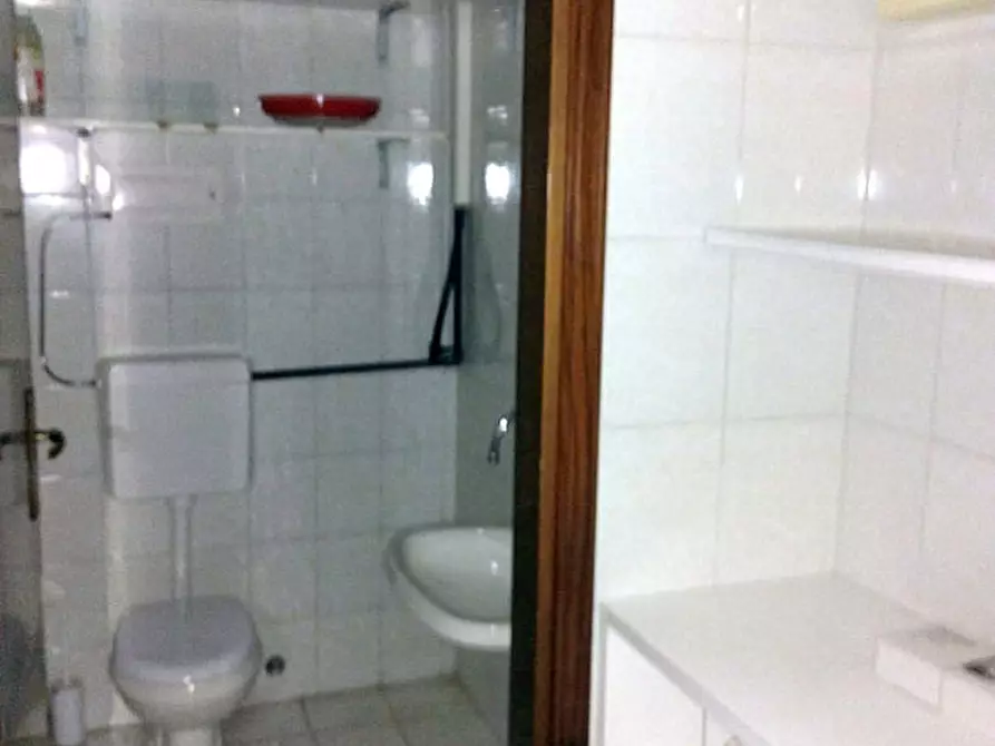 Immagine 4 di Negozio in vendita  in Via Zabarella a Padova