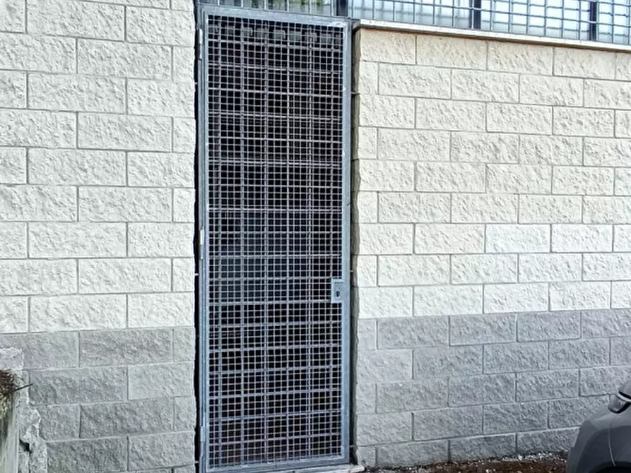 Immagine 4 di Magazzino in vendita  in via Achille Grandi a Ancona