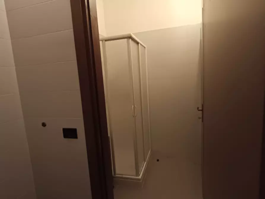 Immagine 5 di Magazzino in vendita  in via Achille Grandi a Ancona