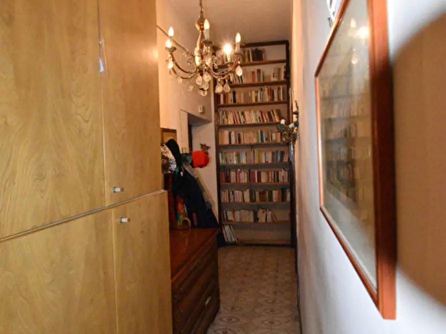 Immagine 3 di Appartamento in vendita  in Via Villafranca a Roma