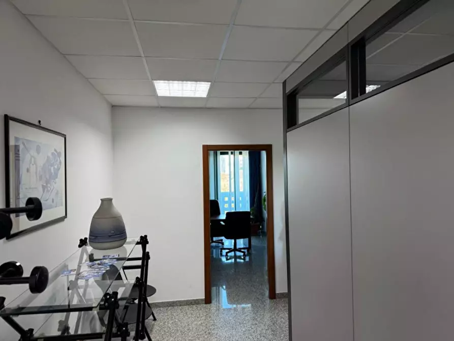 Immagine 10 di Ufficio in vendita  in Via Don Luigi Guanella, 15g, 70124 Bari BA, Italia a Bari