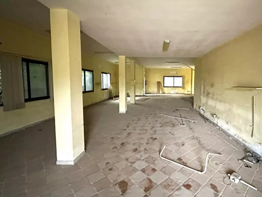 Immagine 2 di Attività commerciale in vendita  in Viale Italia, 73100 Zona Industriale LE, Italia a Lecce