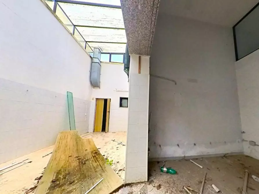 Immagine 3 di Attività commerciale in vendita  in Viale Italia, 73100 Zona Industriale LE, Italia a Lecce
