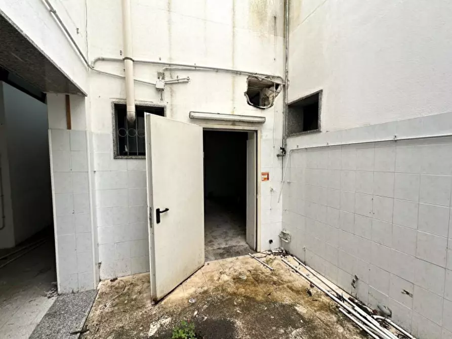 Immagine 9 di Attività commerciale in vendita  in Viale Italia, 73100 Zona Industriale LE, Italia a Lecce