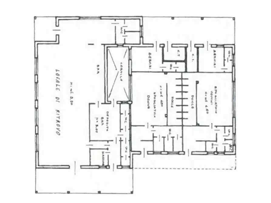 Immagine 18 di Attività commerciale in vendita  in Viale Italia, 73100 Zona Industriale LE, Italia a Lecce