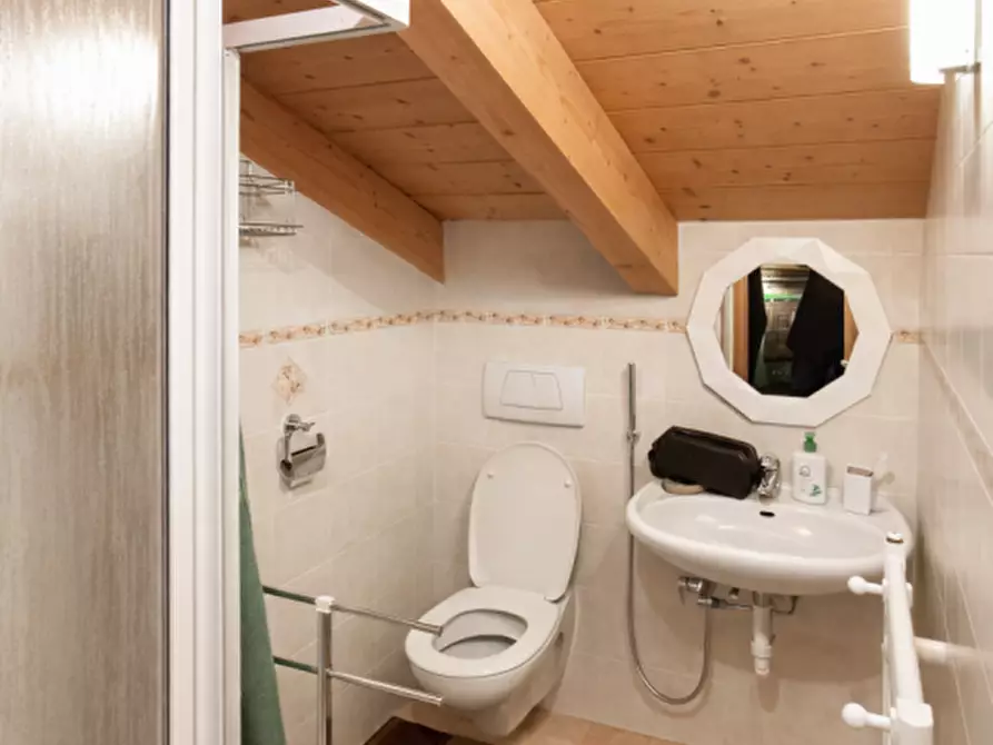 Immagine 10 di Appartamento in vendita  in via Tiroso a Castello-Molina Di Fiemme