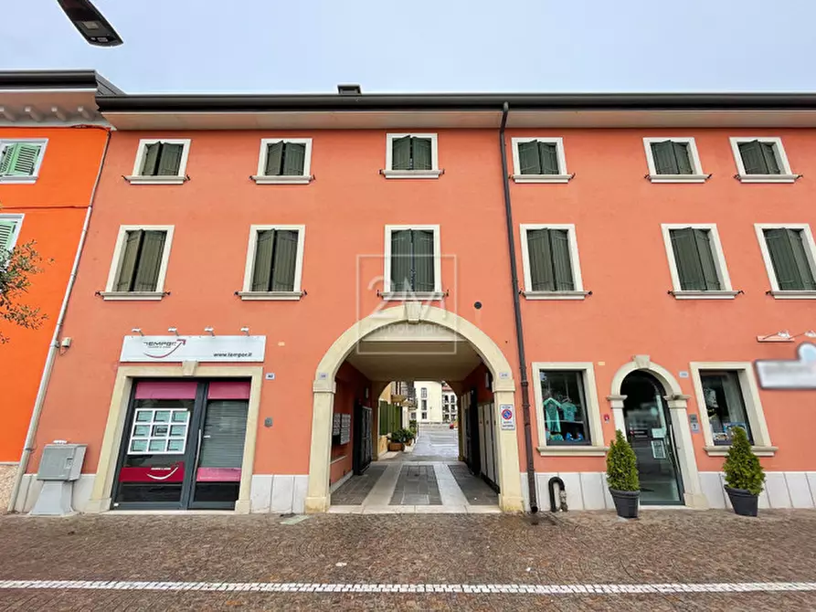 Immagine 1 di Negozio in affitto  in Via Nino Bixio a Villafranca Di Verona