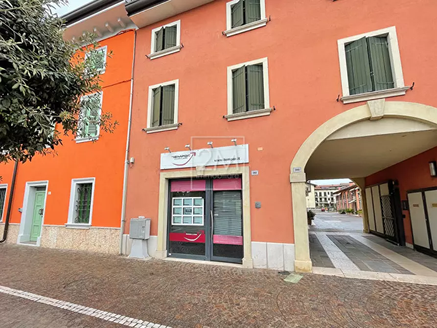 Immagine 2 di Negozio in affitto  in Via Nino Bixio a Villafranca Di Verona