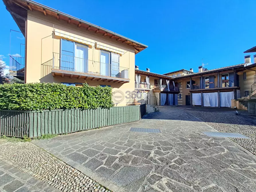 Immagine 1 di Appartamento in vendita  in Via Degli Alpini a Passirano