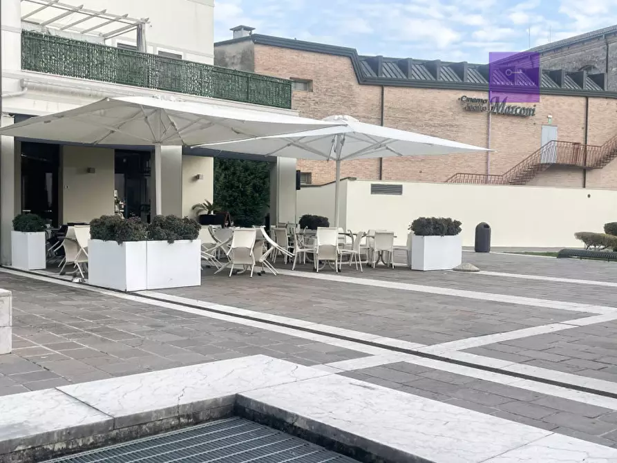 Immagine 2 di Attività commerciale in vendita  a Abano Terme