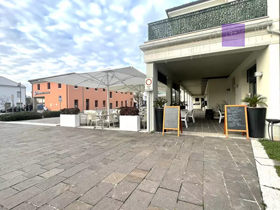 Immagine 3 di Attività commerciale in vendita  a Abano Terme