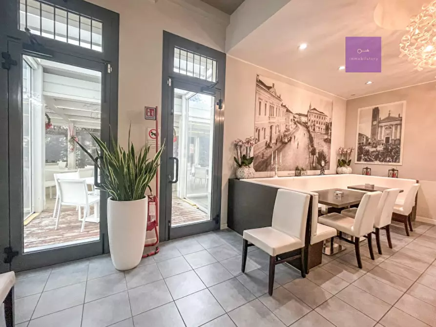 Immagine 6 di Attività commerciale in vendita  a Abano Terme