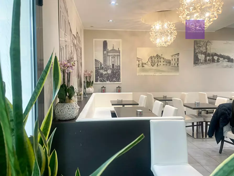 Immagine 7 di Attività commerciale in vendita  a Abano Terme