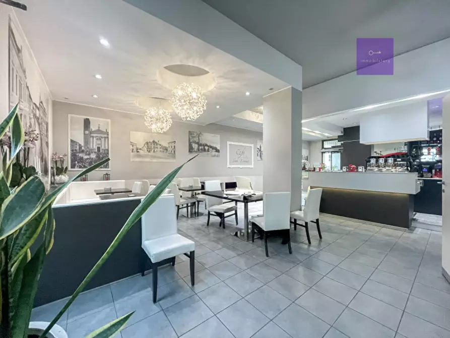 Immagine 8 di Attività commerciale in vendita  a Abano Terme