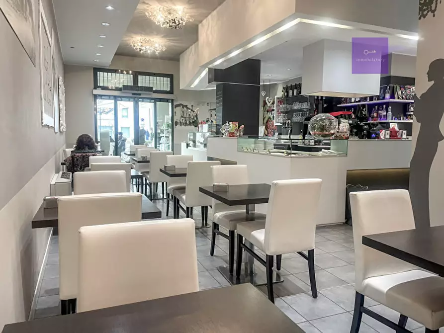 Immagine 9 di Attività commerciale in vendita  a Abano Terme
