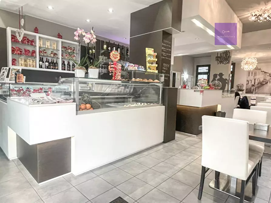 Immagine 12 di Attività commerciale in vendita  a Abano Terme