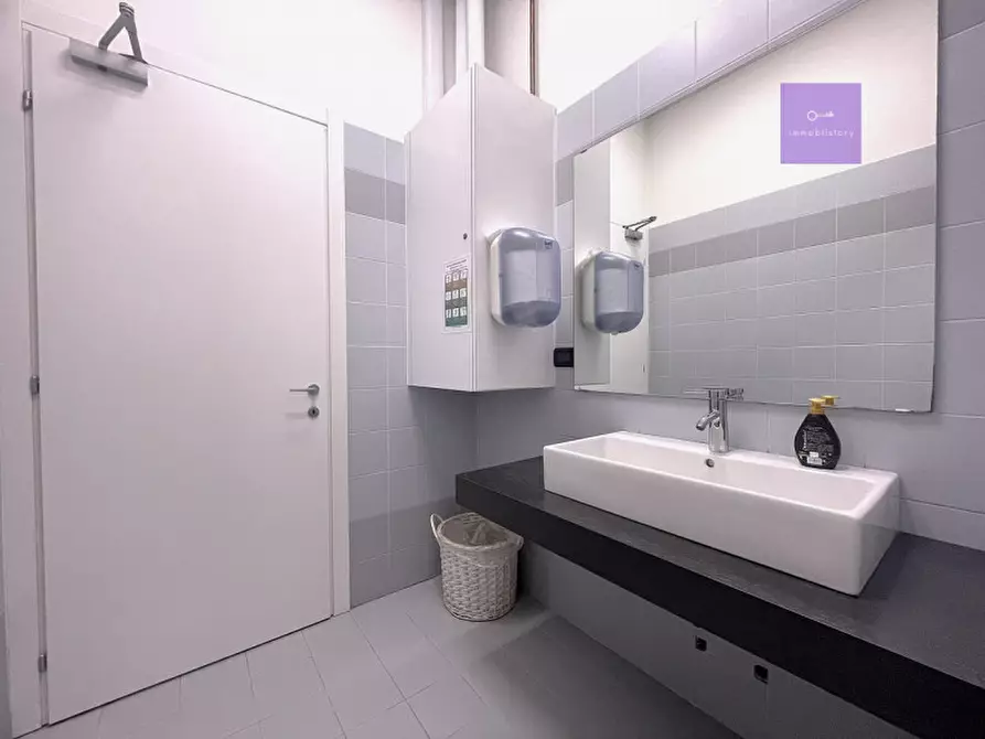 Immagine 20 di Attività commerciale in vendita  a Abano Terme