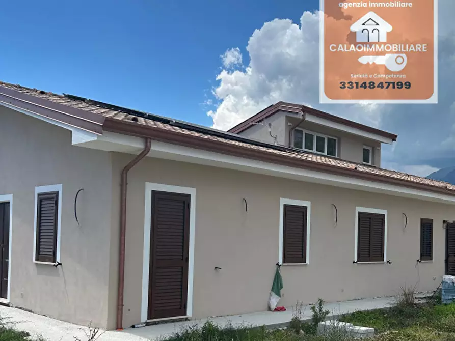 Immagine 1 di Villa in vendita  a Cassino