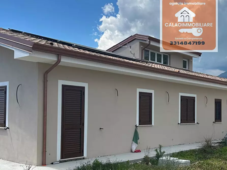 Immagine 2 di Villa in vendita  a Cassino