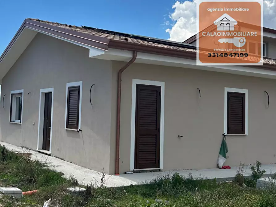Immagine 3 di Villa in vendita  a Cassino