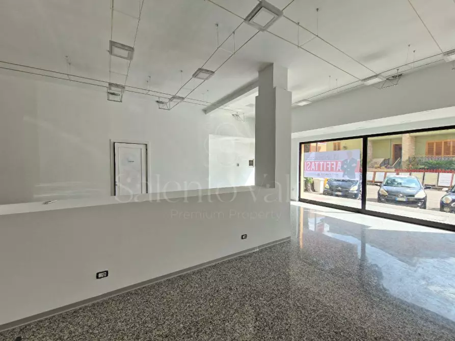 Immagine 1 di Attività commerciale in affitto  in Via Provinciale Matino a Parabita