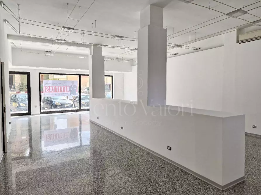 Immagine 2 di Attività commerciale in affitto  in Via Provinciale Matino a Parabita