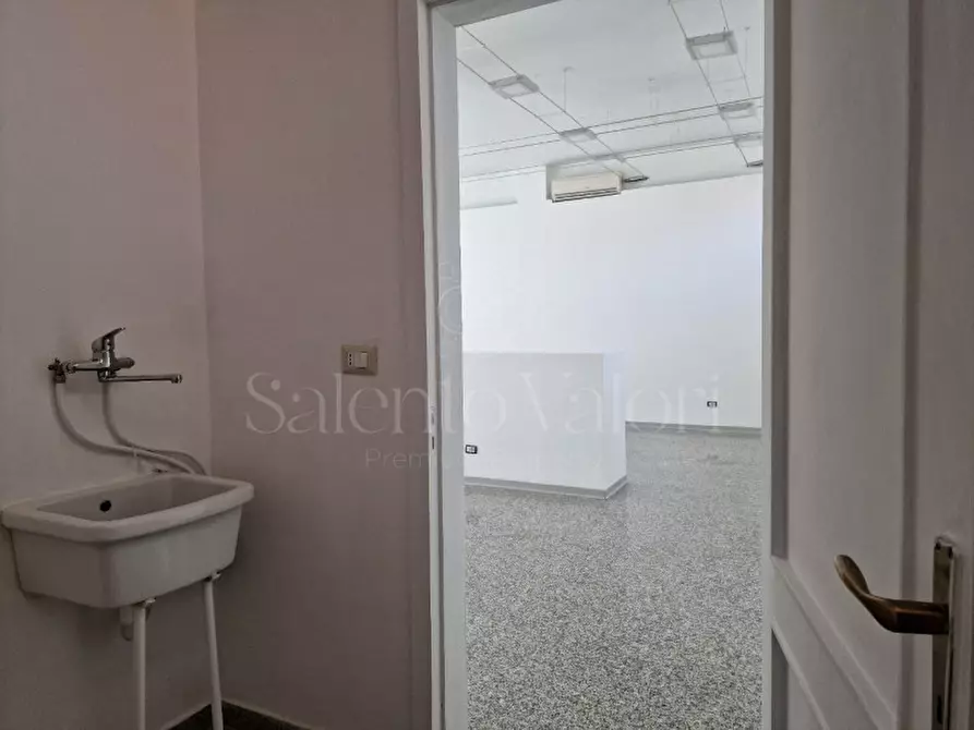 Immagine 7 di Attività commerciale in affitto  in Via Provinciale Matino a Parabita