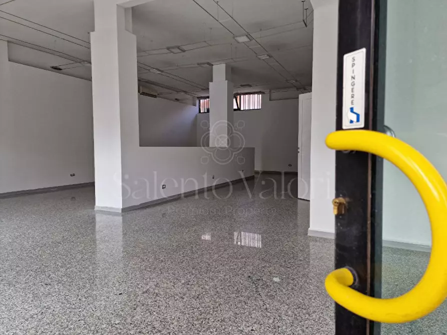 Immagine 13 di Attività commerciale in affitto  in Via Provinciale Matino a Parabita