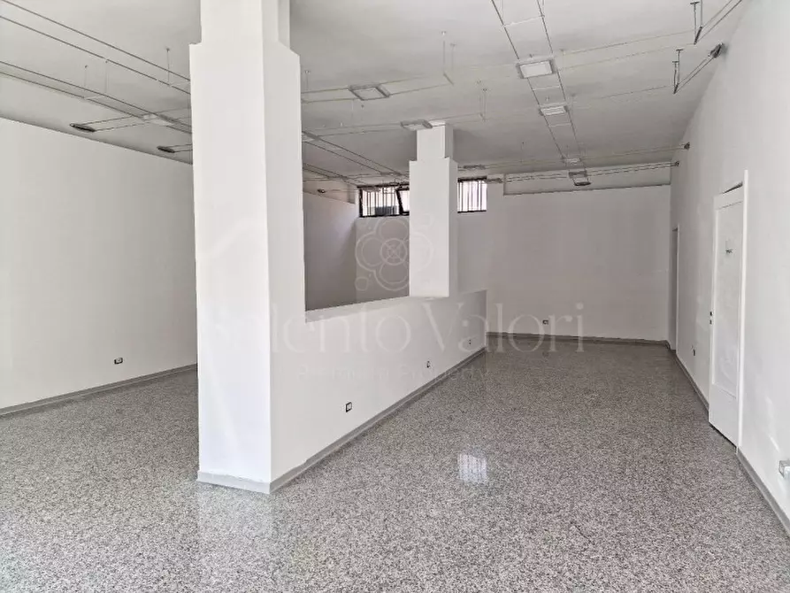 Immagine 15 di Attività commerciale in affitto  in Via Provinciale Matino a Parabita