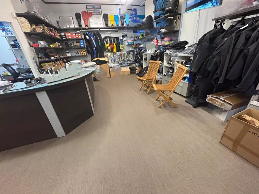 Immagine 8 di Negozio in vendita  in Via Romana Aponense a Padova