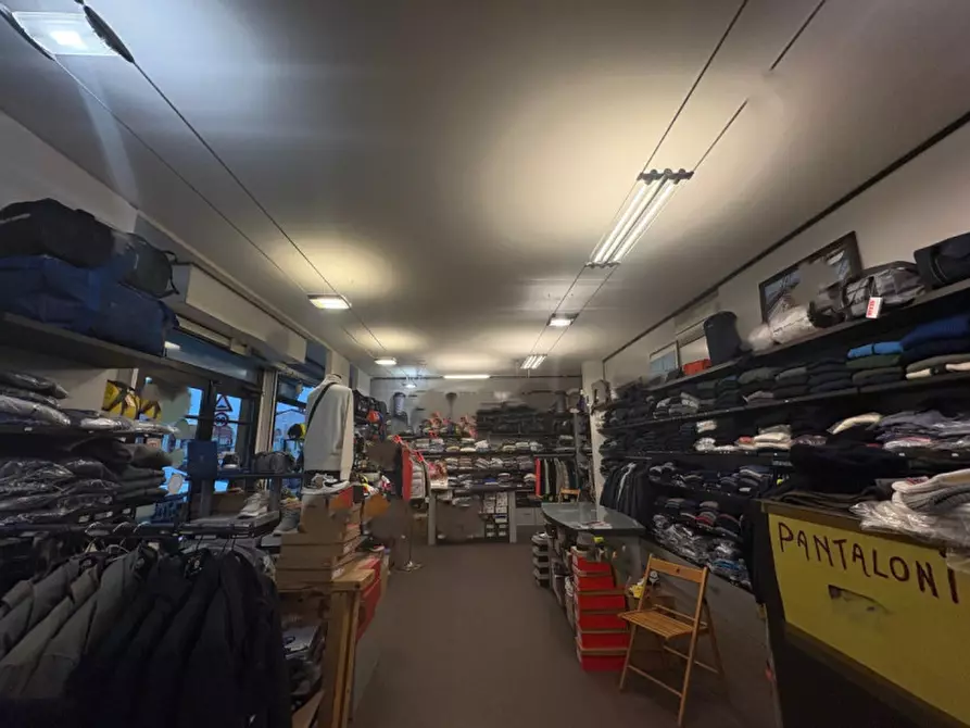Immagine 12 di Negozio in vendita  in Via Romana Aponense a Padova