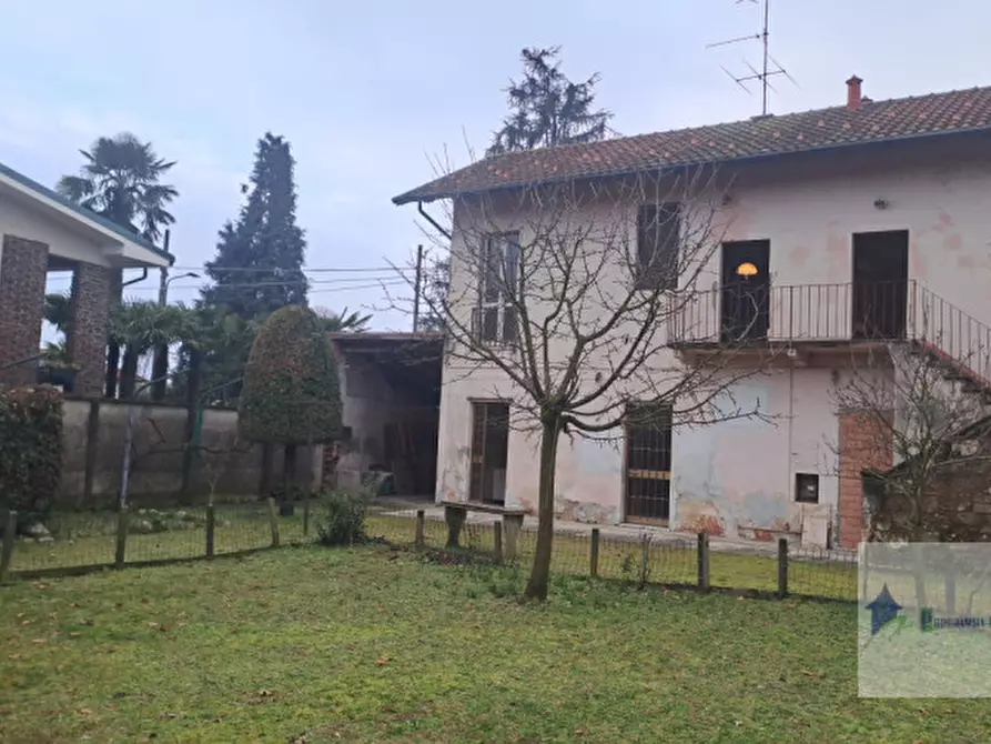 Immagine 1 di Casa indipendente in vendita  in Via Giuseppe Verdi a Castano Primo