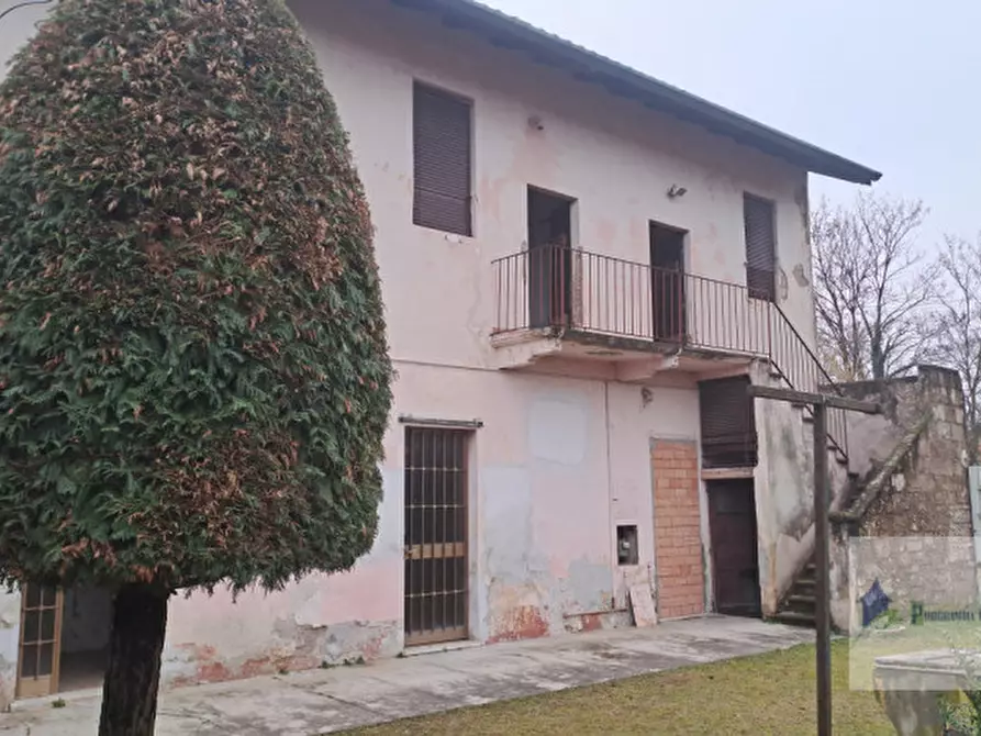 Immagine 3 di Casa indipendente in vendita  in Via Giuseppe Verdi a Castano Primo