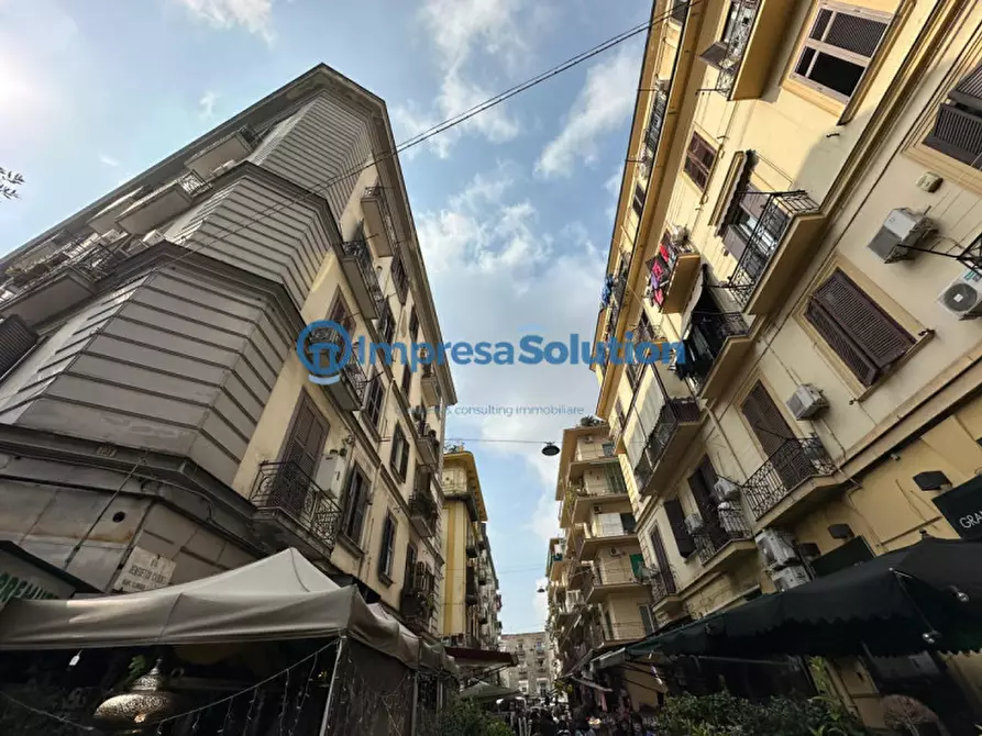 Immagine 4 di Palazzo in vendita  in Via Sant'Antonio Abate a Napoli