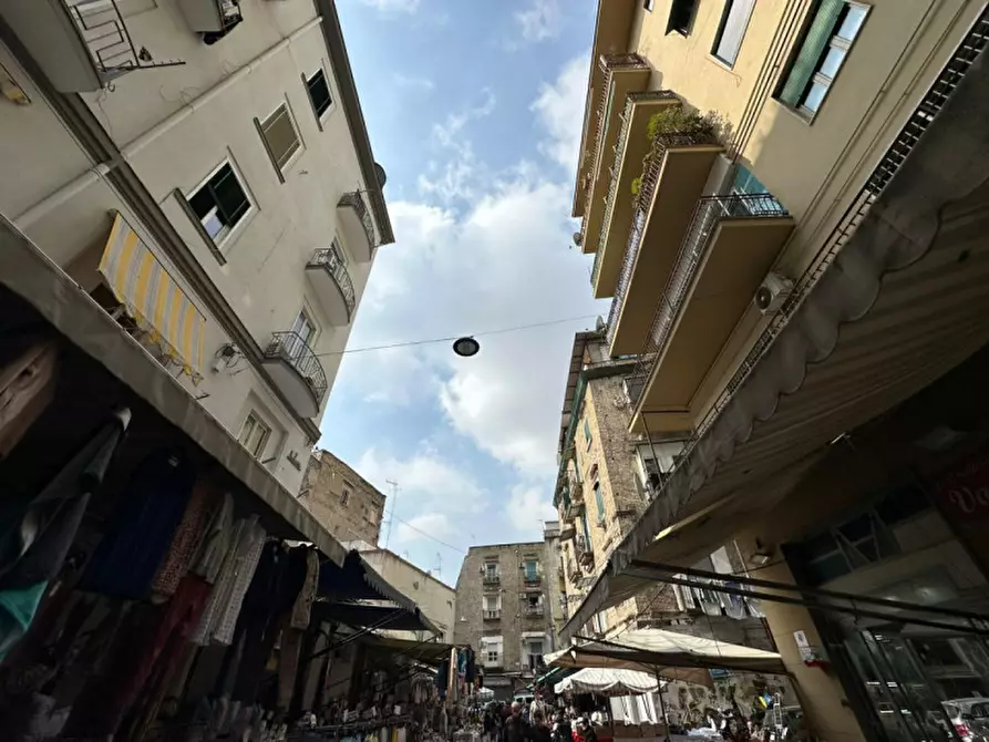 Immagine 6 di Palazzo in vendita  in Via Sant'Antonio Abate a Napoli