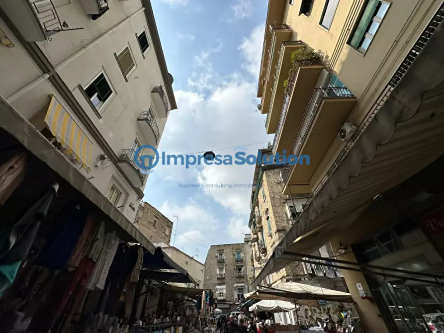 Immagine 8 di Palazzo in vendita  in Via Sant'Antonio Abate a Napoli