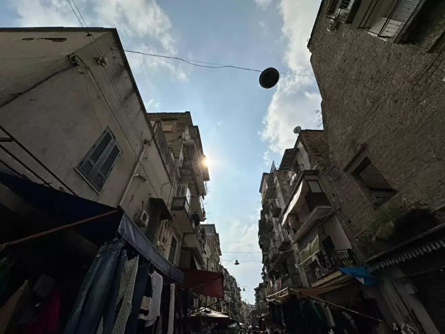 Immagine 9 di Palazzo in vendita  in Via Sant'Antonio Abate a Napoli