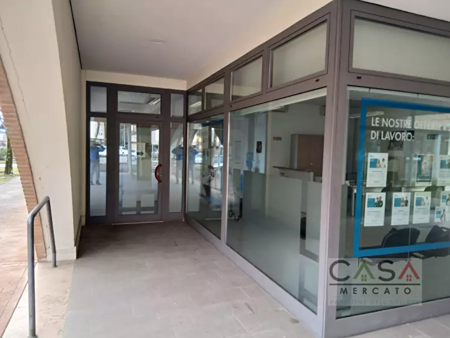 Immagine 2 di Negozio in vendita  in Piazza Nicolo' di Maniago a Maniago