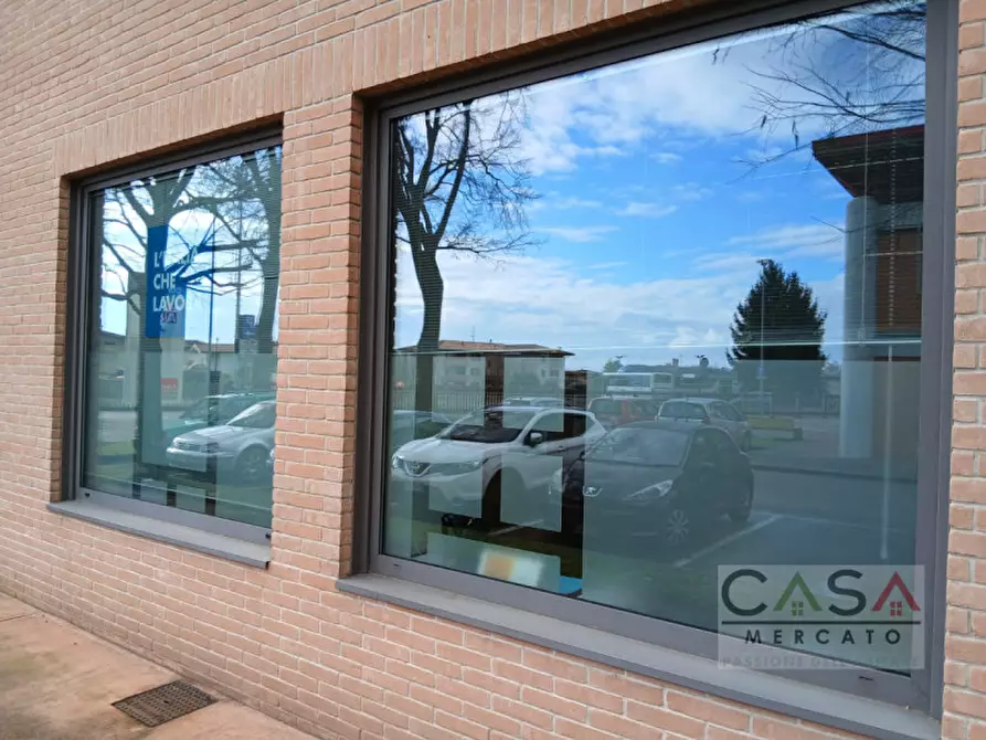 Immagine 3 di Negozio in vendita  in Piazza Nicolo' di Maniago a Maniago