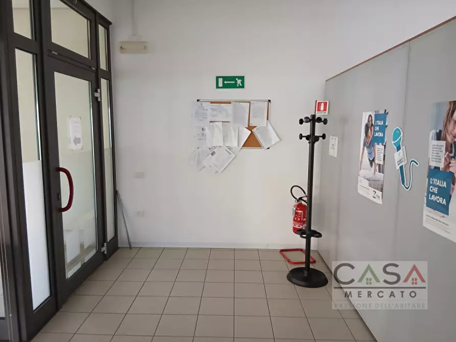 Immagine 13 di Negozio in vendita  in Piazza Nicolo' di Maniago a Maniago
