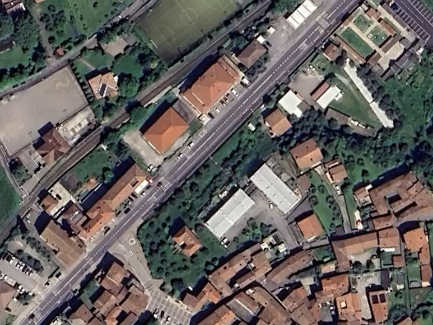 Immagine 1 di Negozio in affitto  in via vittorio veneto 9 a Iseo