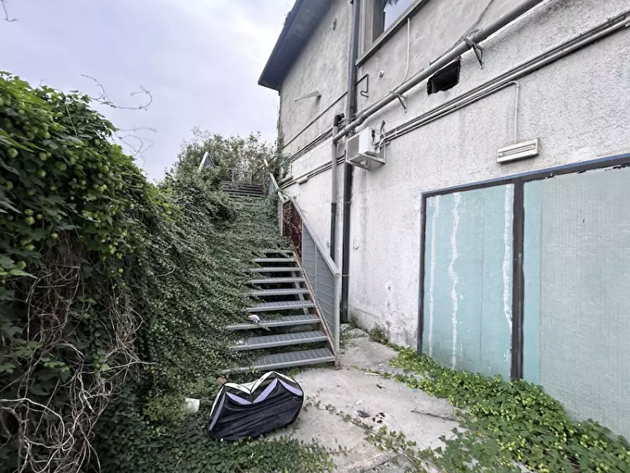 Immagine 10 di Negozio in affitto  in via vittorio veneto 9 a Iseo