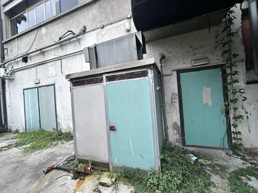 Immagine 11 di Magazzino in vendita  in via vittorio veneto 9 a Iseo