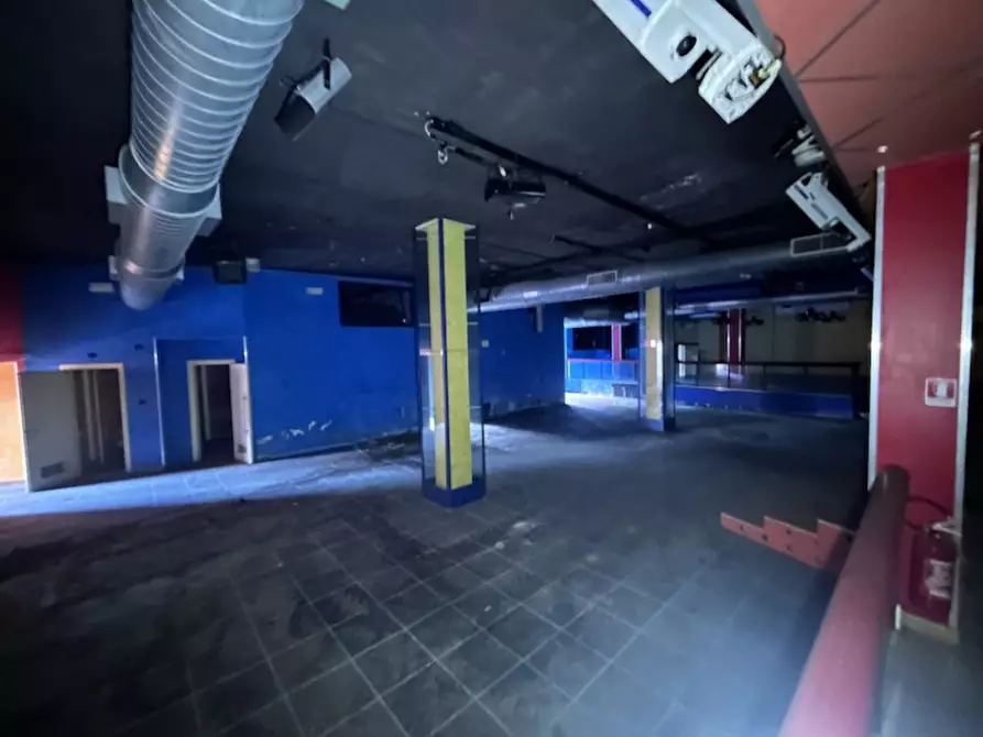 Immagine 21 di Negozio in vendita  in via vittorio veneto 9 a Iseo