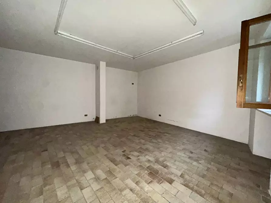 Immagine 1 di Negozio in vendita  in Piazza a Badia Calavena