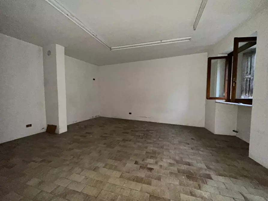 Immagine 2 di Negozio in vendita  in Piazza a Badia Calavena